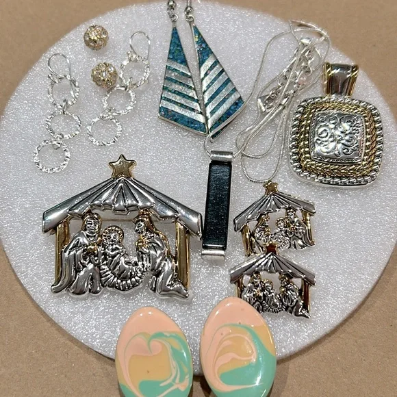 Jewelry bundle - Picture 3 of 16